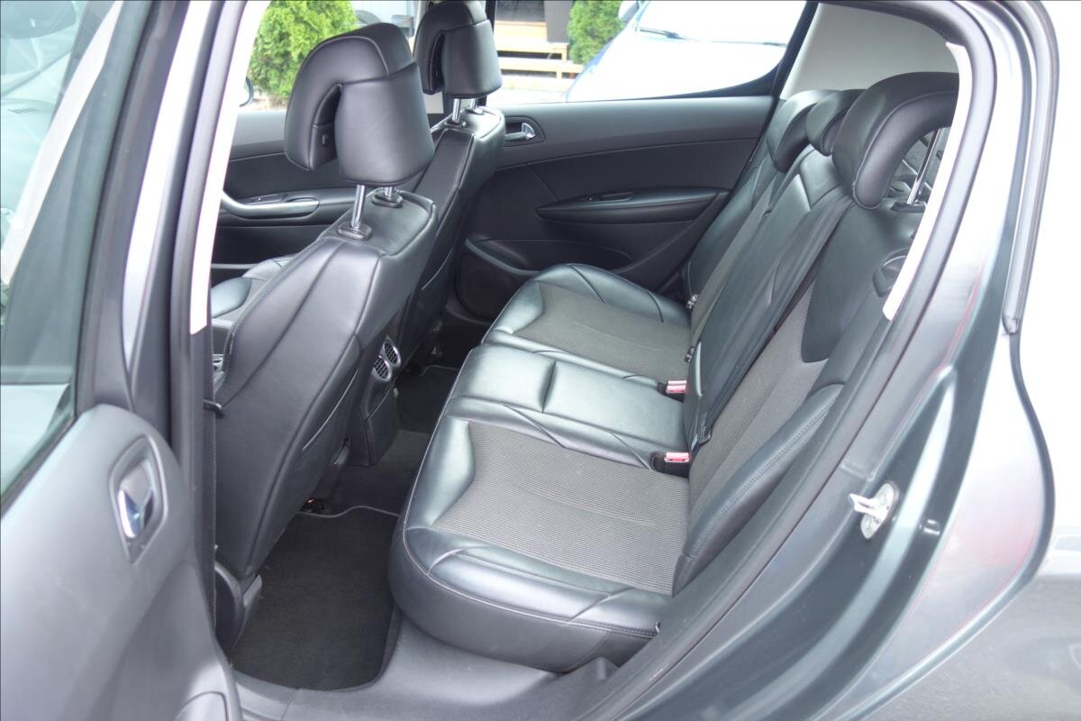 Peugeot 308 Hatchback 1,6 l 103 kw