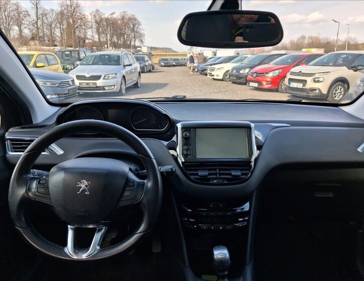 Peugeot 208 Hatchback 1,6 l 84 kw