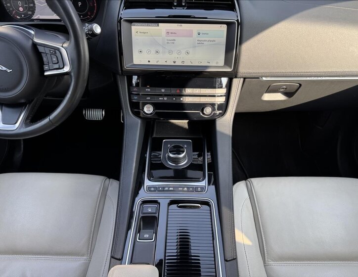 Jaguar F-Pace SUV / Terénní 2,0 l 132 kw