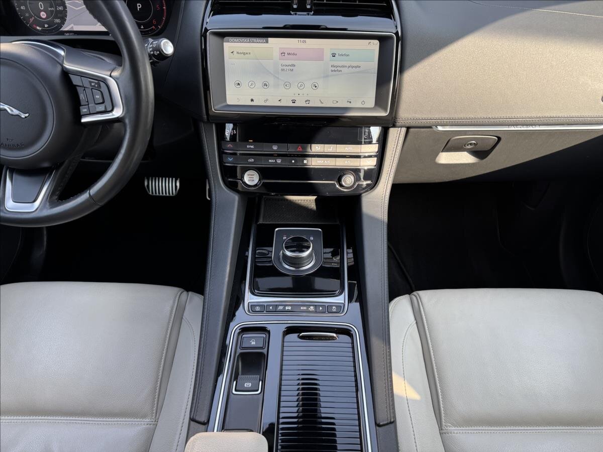 Jaguar F-Pace SUV / Terénní 2,0 l 132 kw