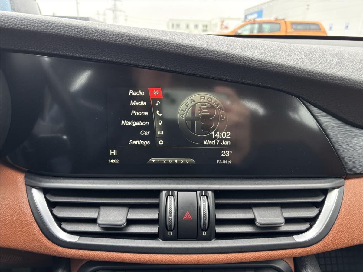 Alfa Romeo Giulia Sedan / Limuzína 2,1 l 132 kw