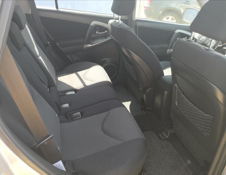 Toyota RAV4 9
