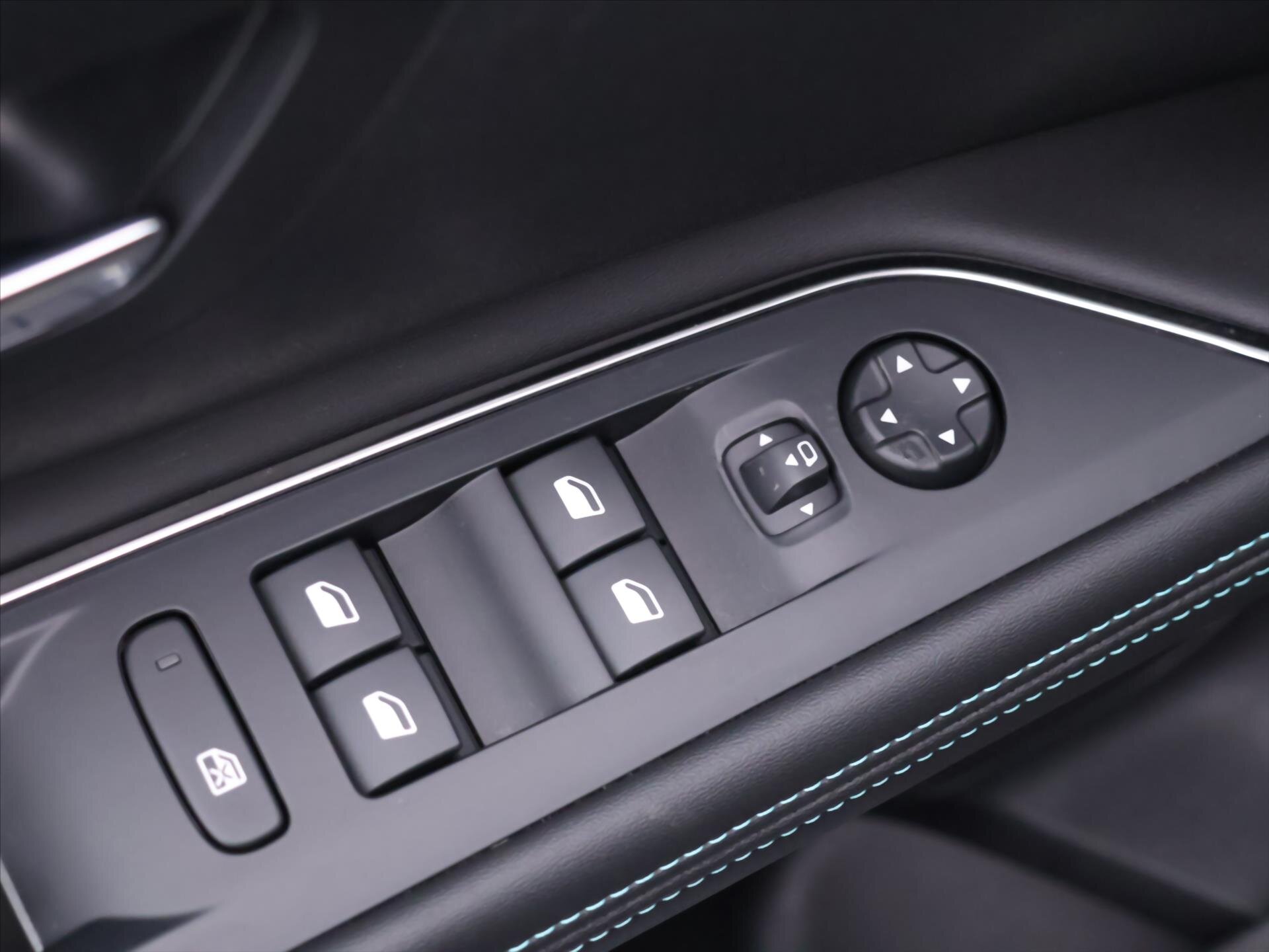 Peugeot 5008 SUV / Terénní 1,2 l 96 kw