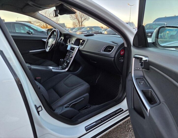 Volvo V60 Kombi 2,0 l 120 kw