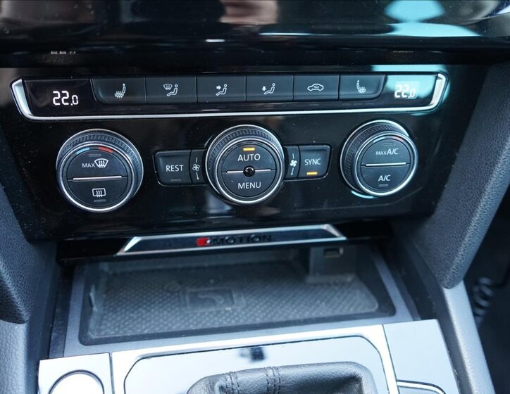 Volkswagen Passat Sedan / Limuzína 2,0 l 176 kw