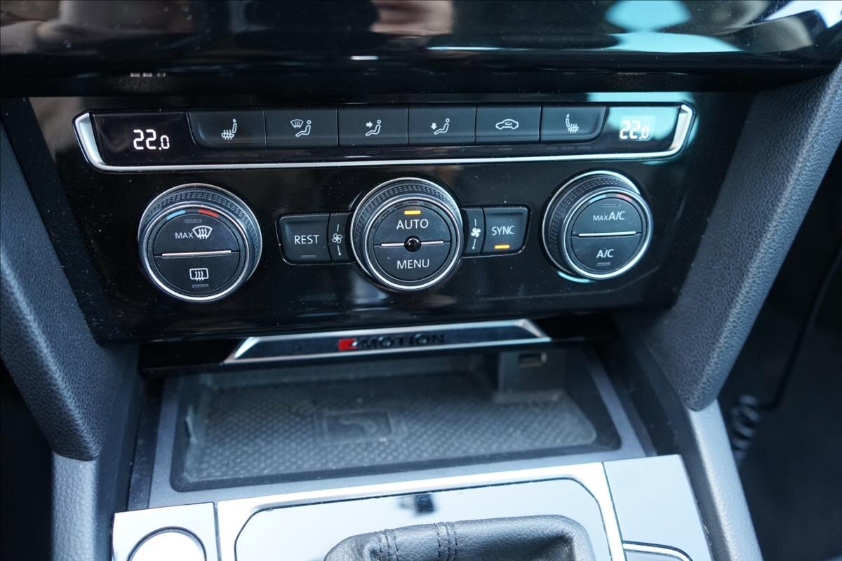 Volkswagen Passat Sedan / Limuzína 2,0 l 176 kw