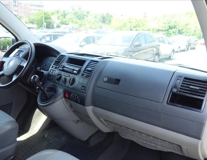Volkswagen Transporter Kombi 2,5 l 96 kw