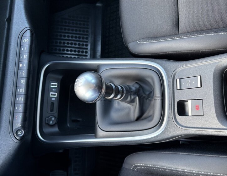 Jeep Avenger Sedan / Limuzína 1,2 l 74 kw