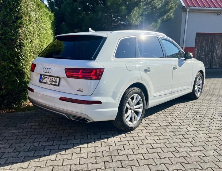Audi Q7 6