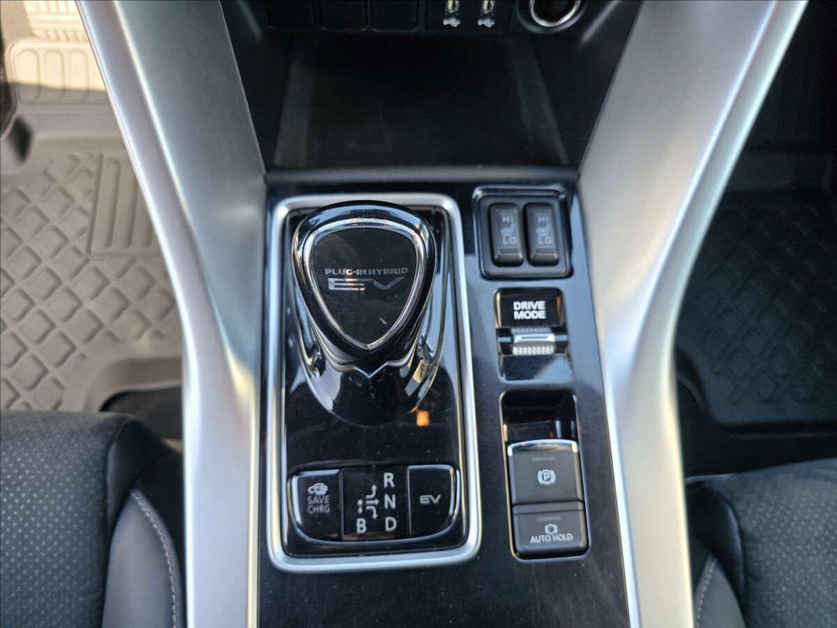 Mitsubishi Eclipse Cross CUV / Crossover 2,4 l 72 kw