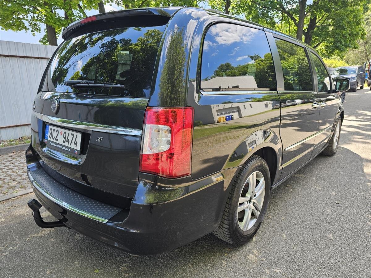 Lancia Voyager MPV 2,8 l 130 kw