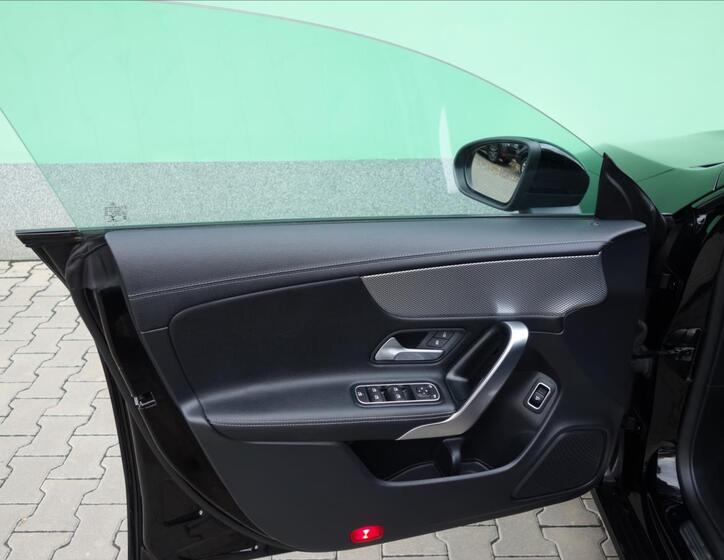 Mercedes-Benz CLA 30