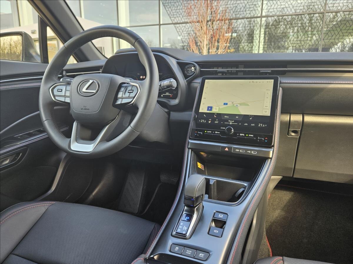 Lexus LBX SUV / Terénní 1,5 l 100 kw