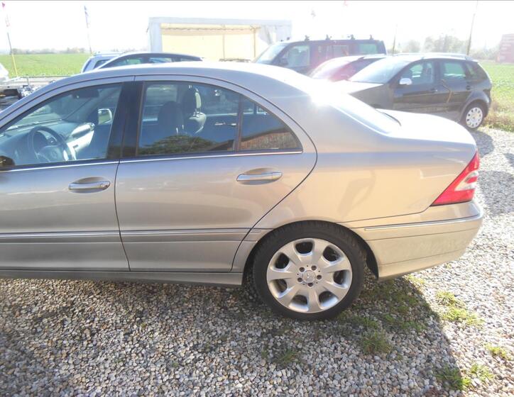 Mercedes-Benz Třídy C 9