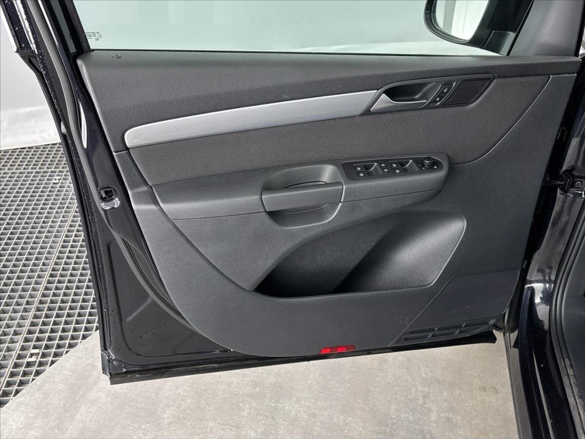 Volkswagen Sharan MPV 2,0 l 103 kw