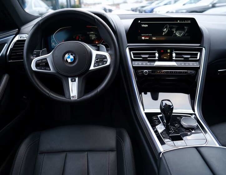 BMW Řada 8 30