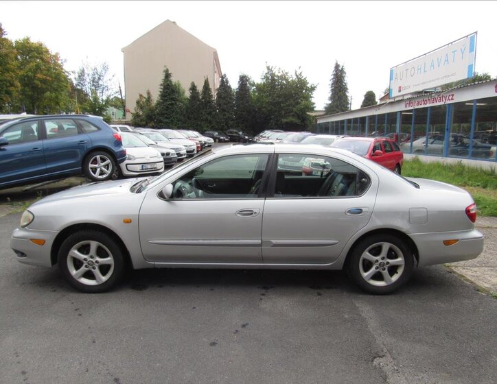 Nissan Maxima Sedan / Limuzína 2,0 l 103 kw