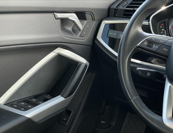 Audi Q3 SUV / Terénní 1,5 l 110 kw