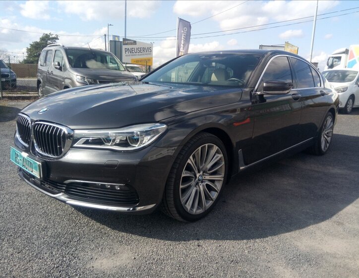 BMW Řada 7 Sedan / Limuzína 3,0 l 235 kw
