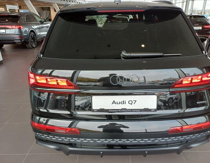 Audi Q7 6