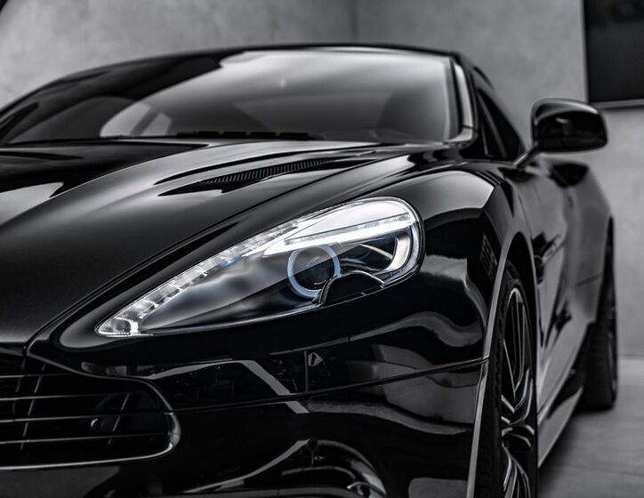 Aston Martin Vanquish 9