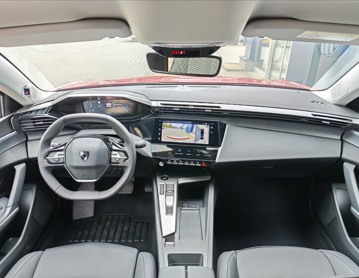Peugeot 408 Sedan / Limuzína 1,2 l 107 kw
