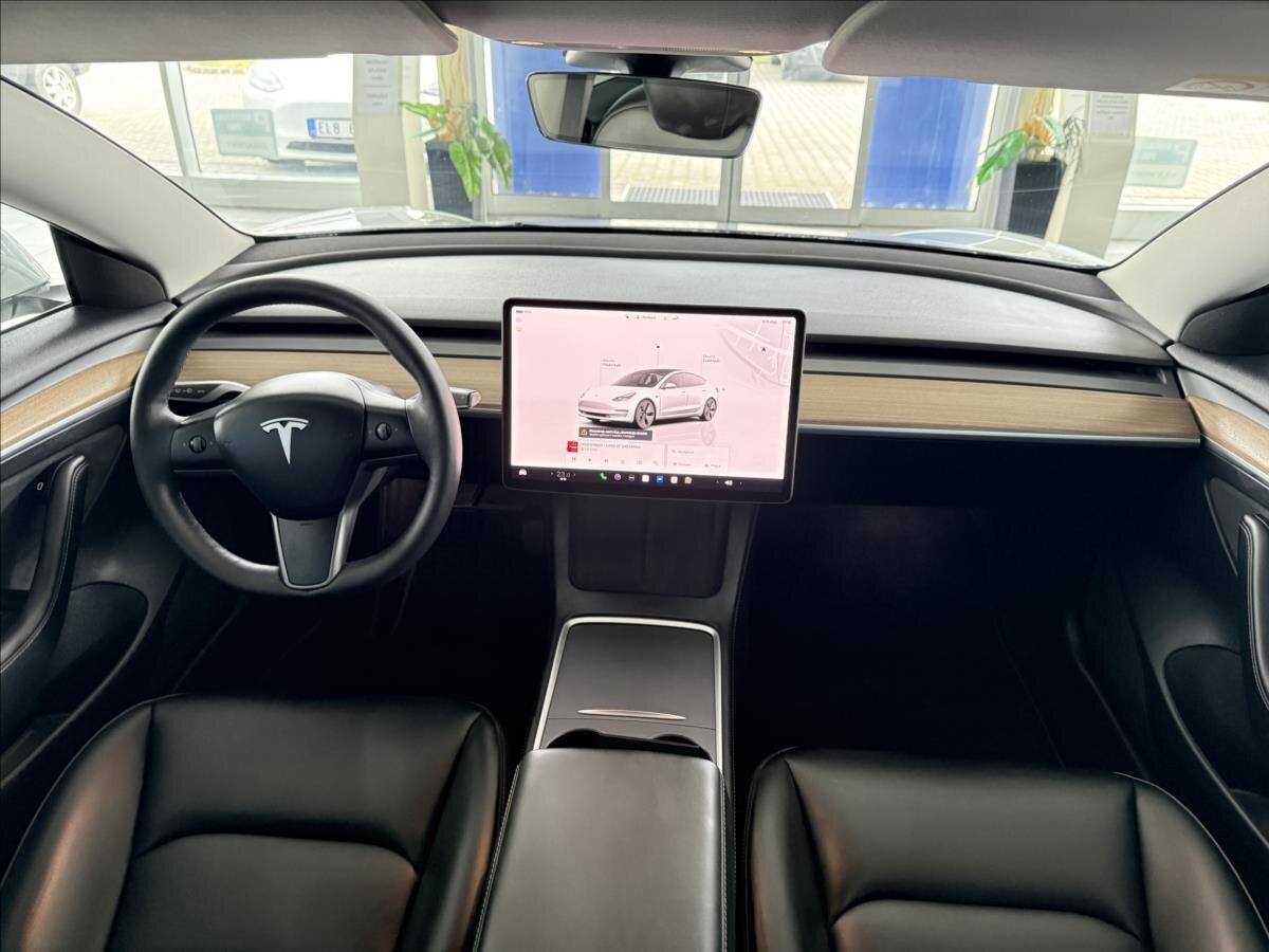 Tesla Model 3 Sedan 0,0 366 kw