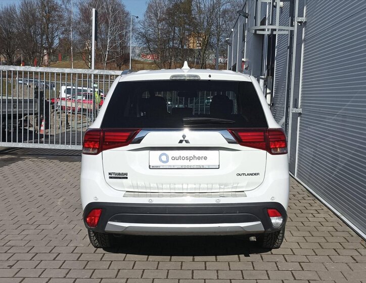 Mitsubishi Outlander SUV 1,9 l 110 kw