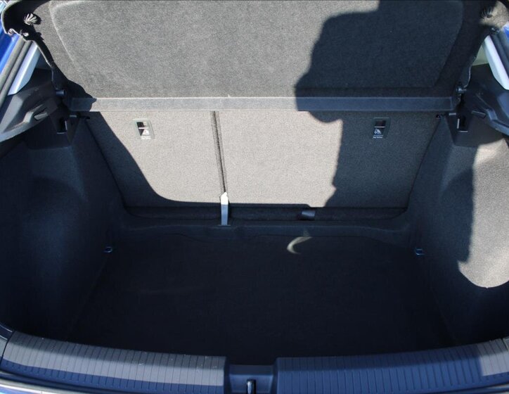 Volkswagen T-Roc SUV / Terénní 1,6 l 85 kw