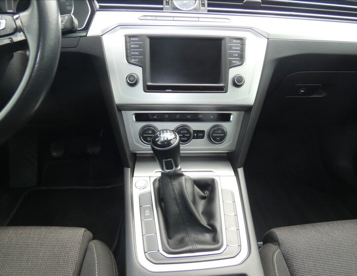 Volkswagen Passat Kombi 1,4 l 92 kw