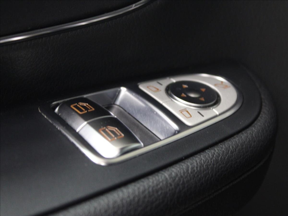 Mercedes-Benz Třídy V Kombi 2,1 l 140 kw