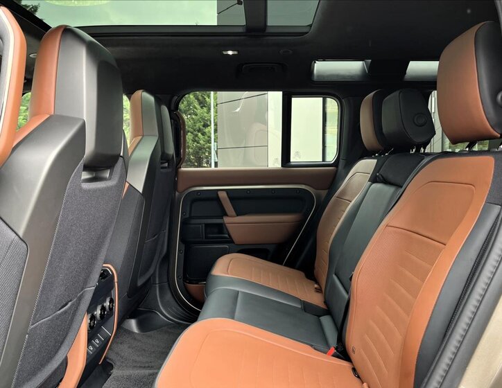 Land Rover Defender SUV 4,4 l 467 kw