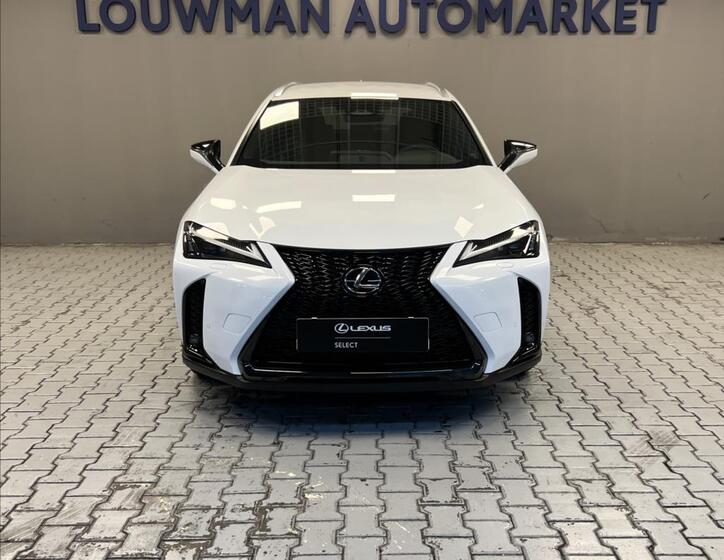 Lexus UX 300h 4