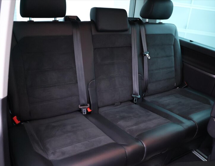 Volkswagen Multivan 13