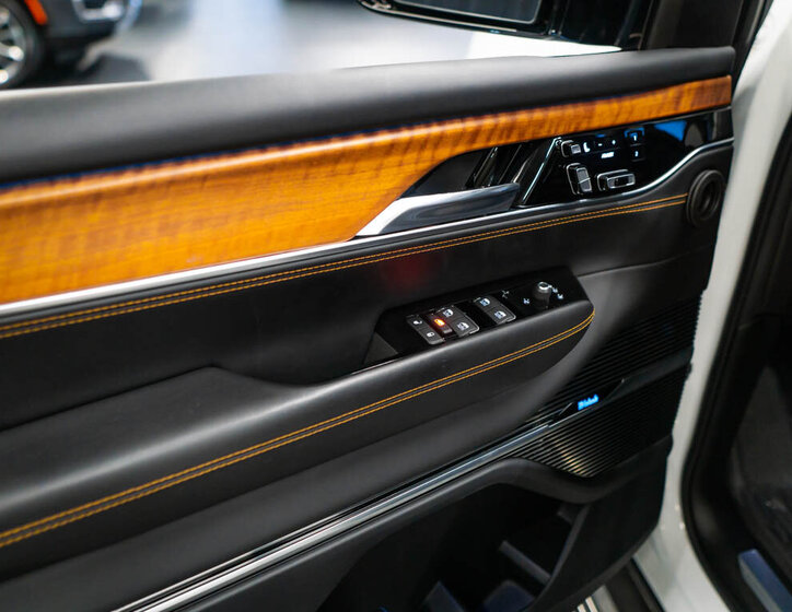 Jeep Grand Wagoneer SUV 6,4 l 351 kw