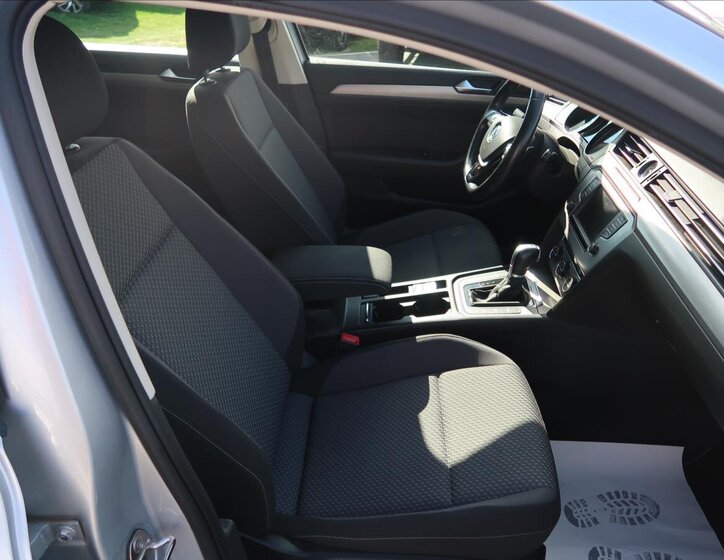 Volkswagen Passat 13