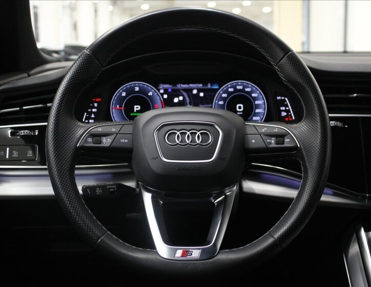 Audi Q8 SUV 3,0 l 210 kw