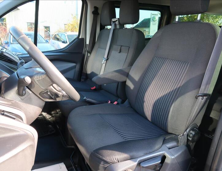 Ford Transit Custom 10