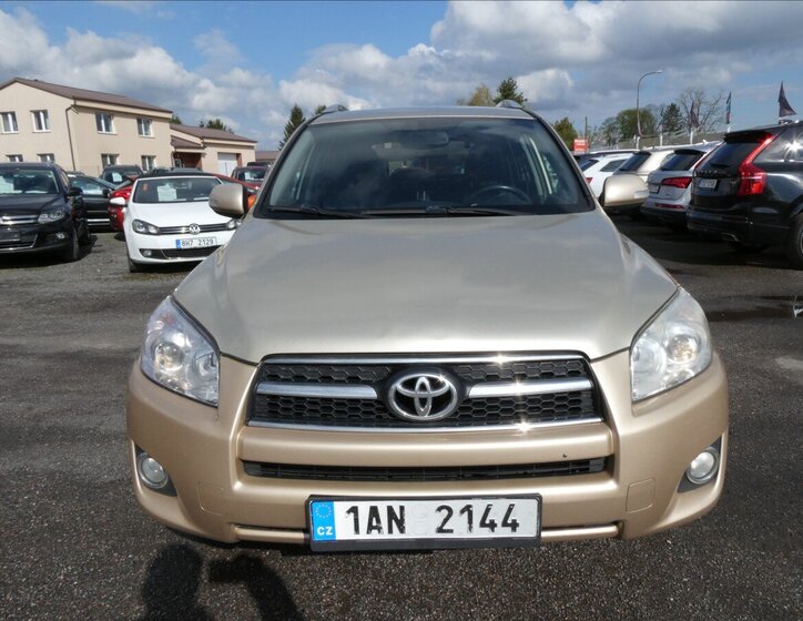Toyota RAV4 SUV / Terénní 2,2 l 110 kw