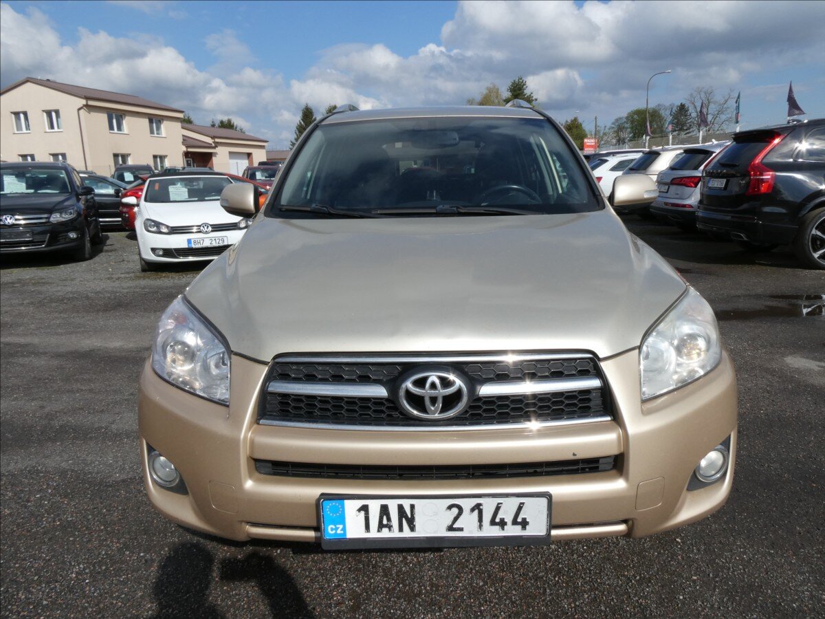 Toyota RAV4 SUV / Terénní 2,2 l 110 kw
