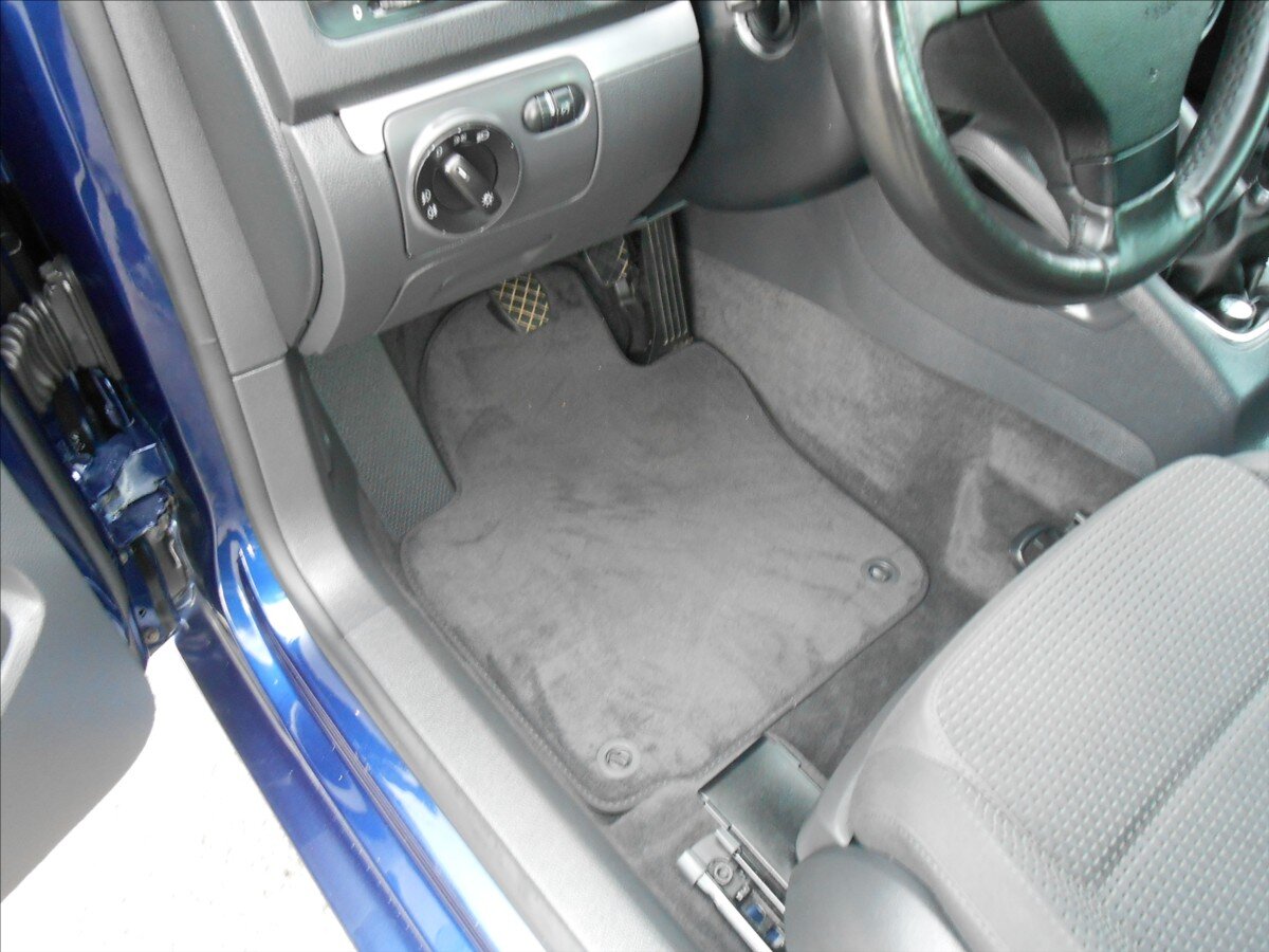 Volkswagen Jetta Sedan 2,0 l 103 kw