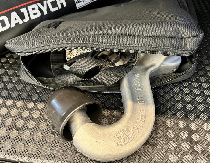 Land Rover Defender 9