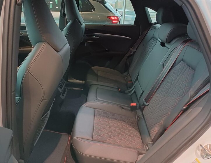 Audi Q5 SUV / Terénní 2,0 l 150 kw