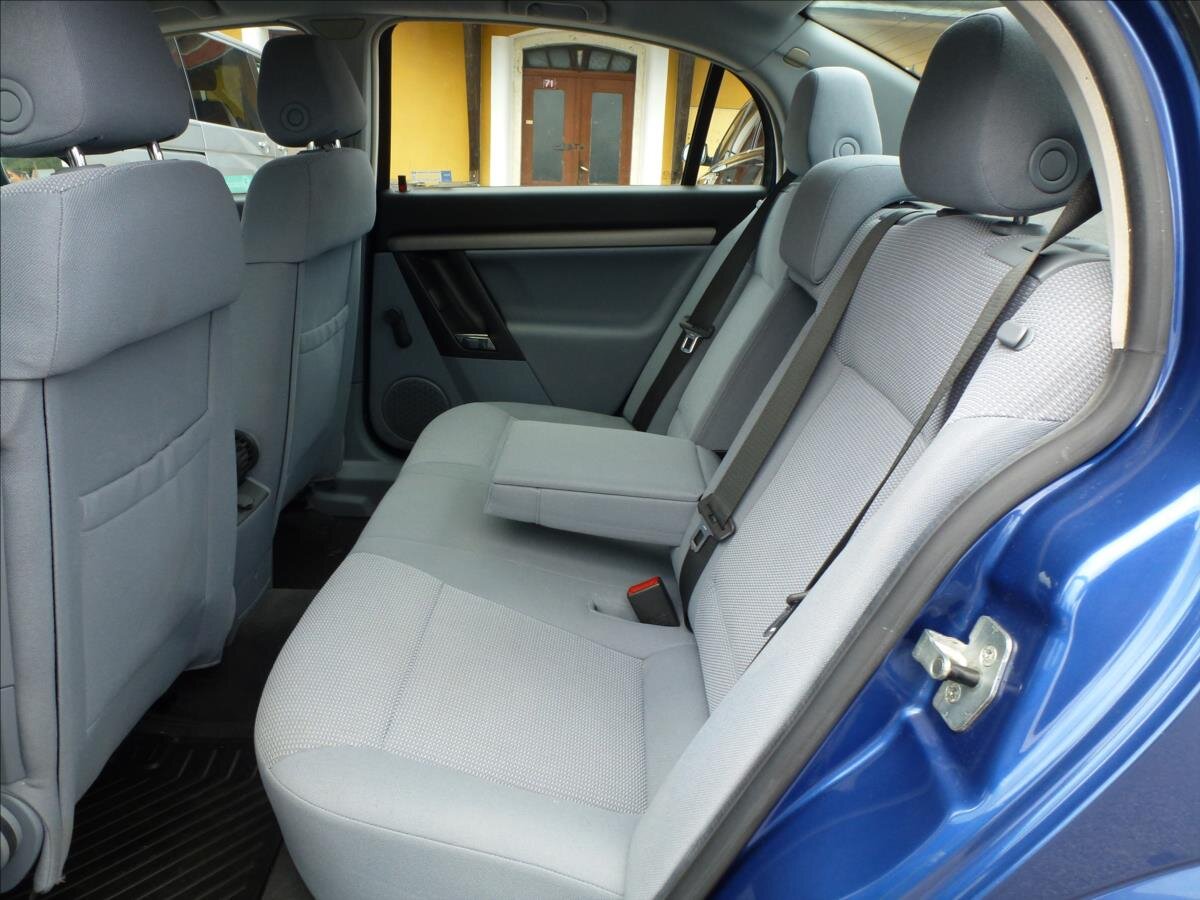 Opel Vectra Sedan / Limuzína 1,8 l 90 kw