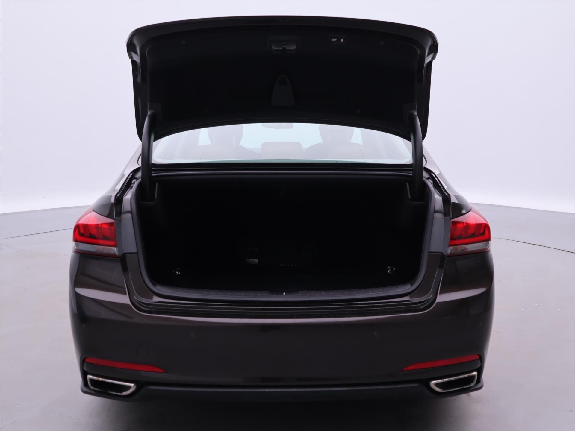 Hyundai Genesis Sedan / Limuzína 3,8 l 232 kw