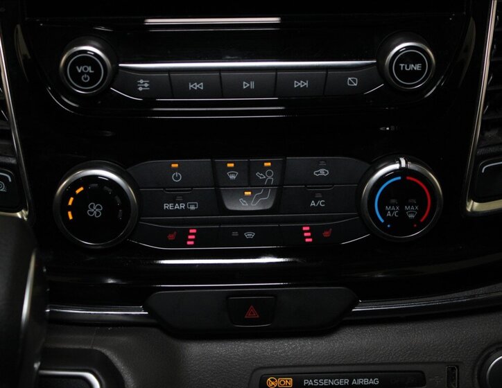 Ford Tourneo Custom MPV 2,0 l 136 kw