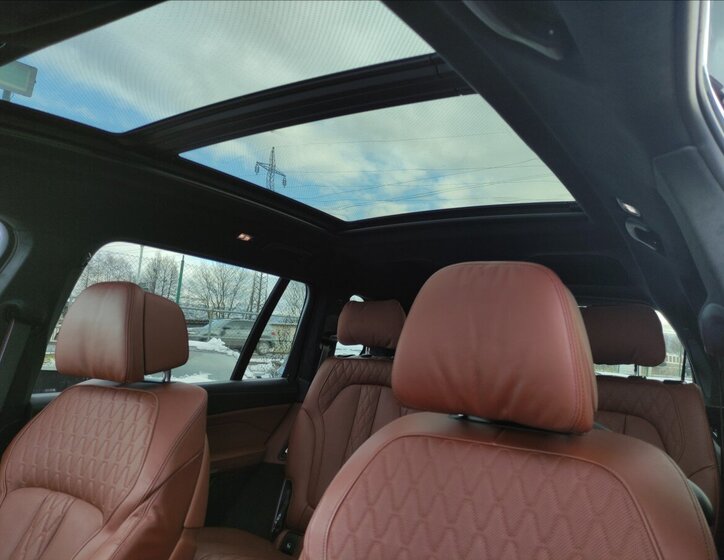 BMW X7 28