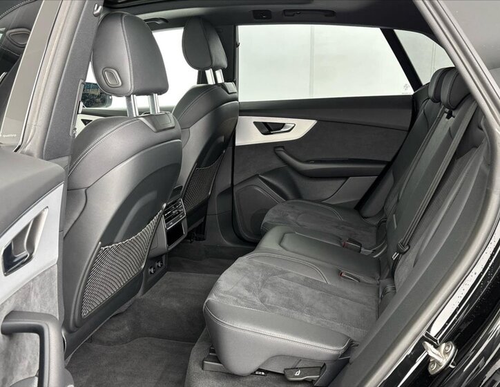 Audi Q8 SUV / Terénní 3,0 l 210 kw