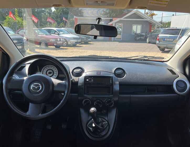 Mazda 2 12