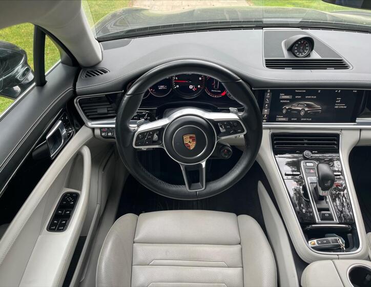 Porsche Panamera 7